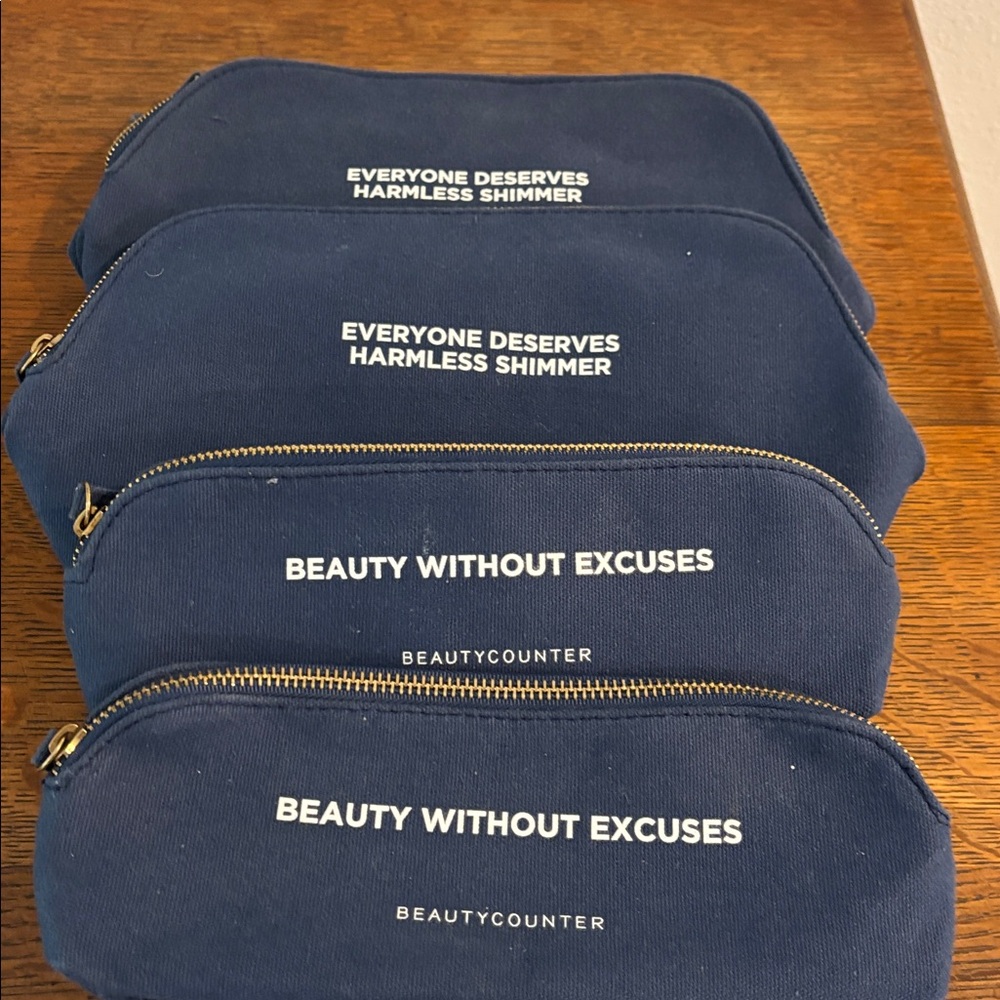 2 BEAUTY COUNTER COSMETIC BAG SETS. 2 OF EACH SIZE.
